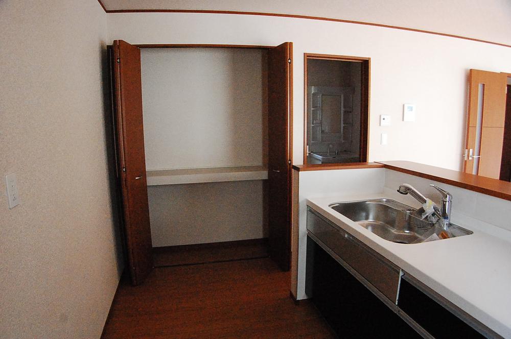 Kitchen. Local (10 May 2013) Shooting