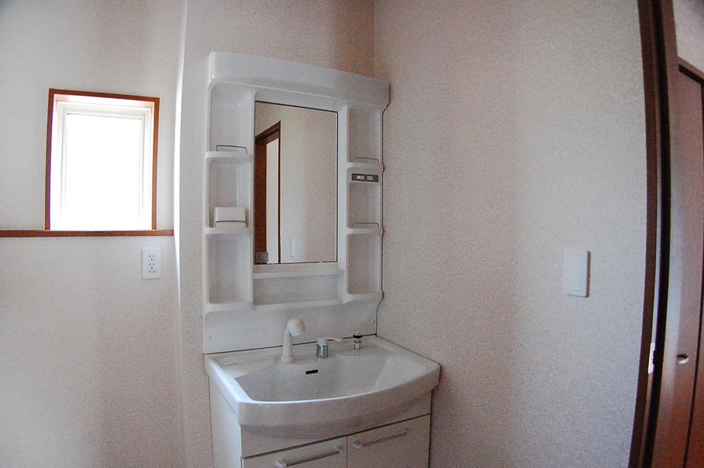 Wash basin, toilet. Indoor (10 May 2013) Shooting