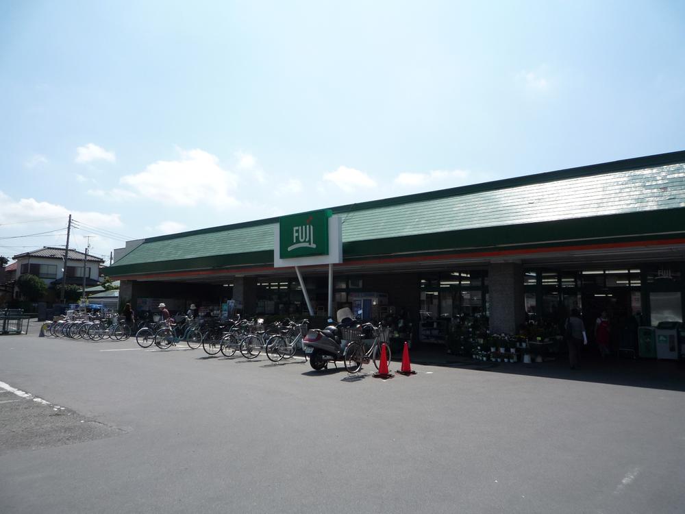 Supermarket. Fuji Tsurumine 539m to shop