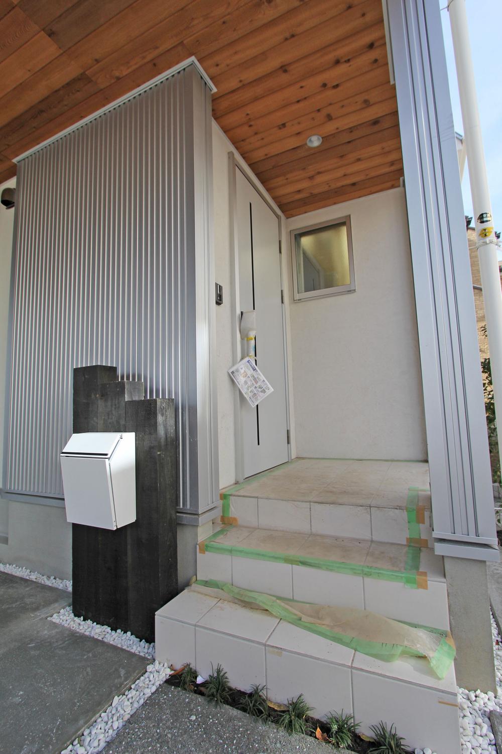 Entrance. 10 Building