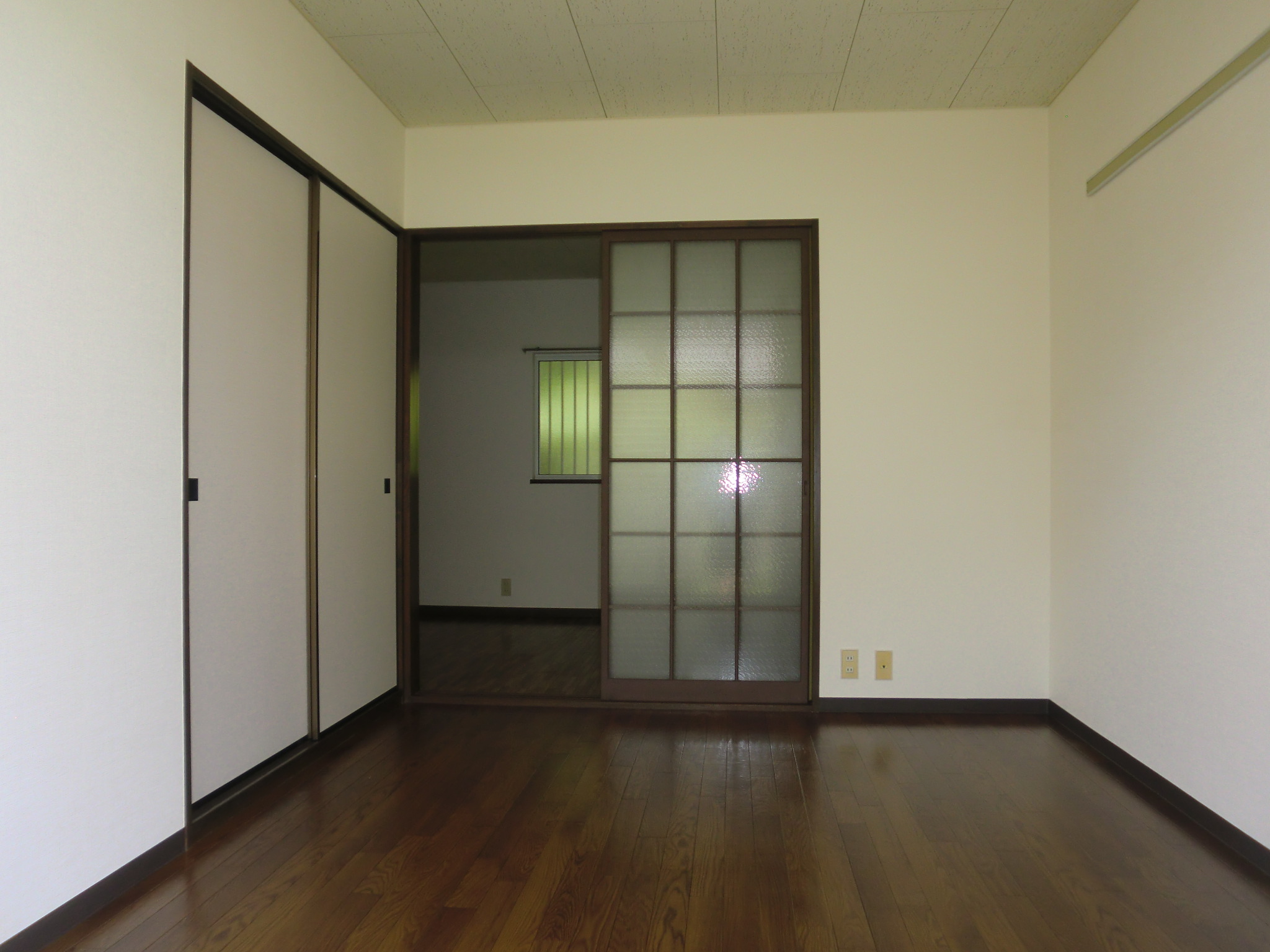 Living and room. Distribution is the type of room