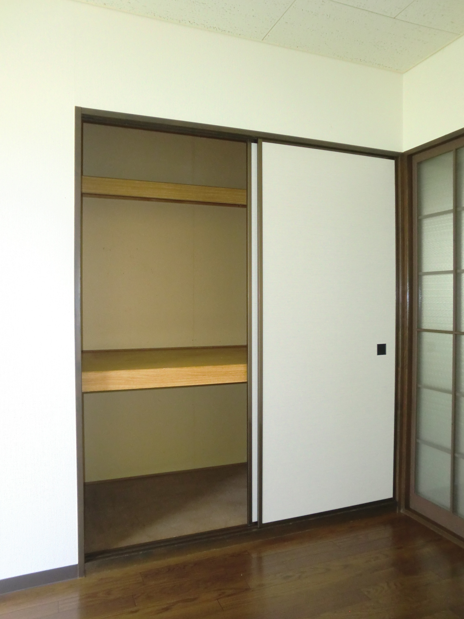Receipt. Closet between 2 is housed plenty