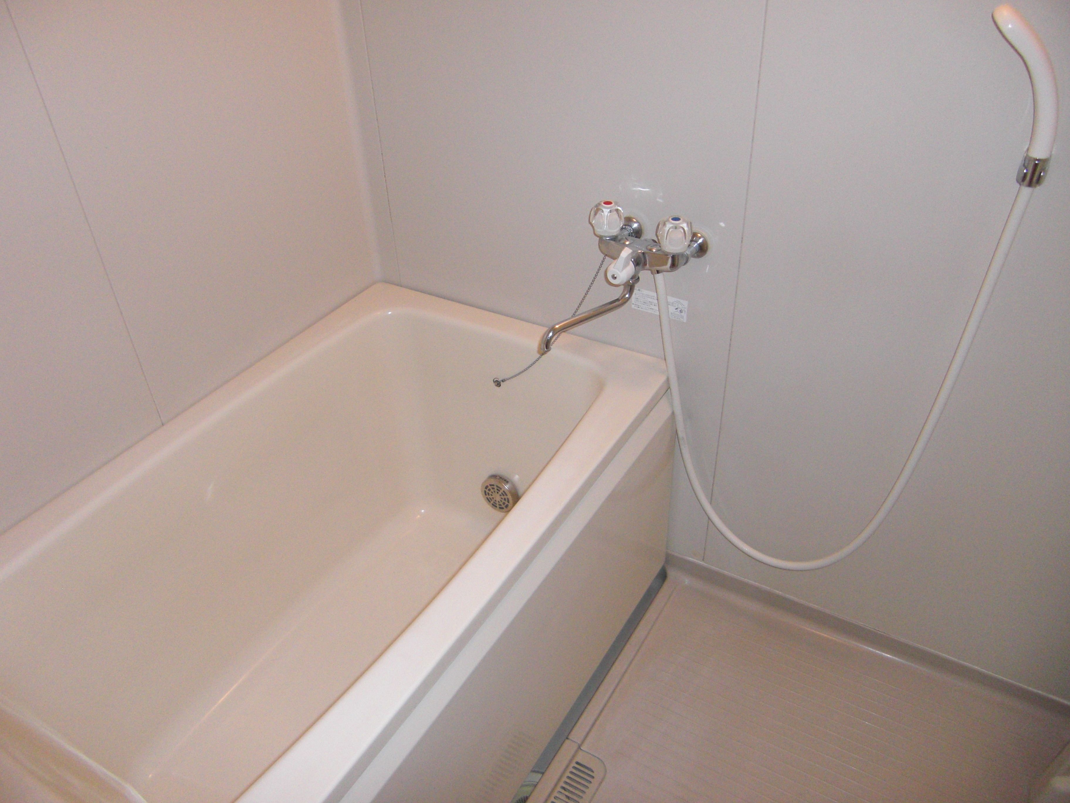 Bath. Reheating function Automatic hot water clad function