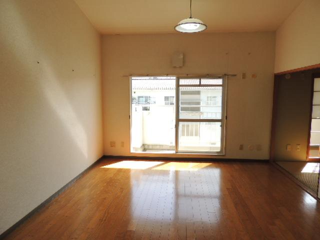 Living. Indoor (11 May 2013) Shooting