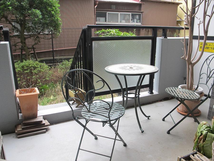 Balcony. Balcony followed by a private garden. Since the pet is possible breeding, It can also be played in the garden.