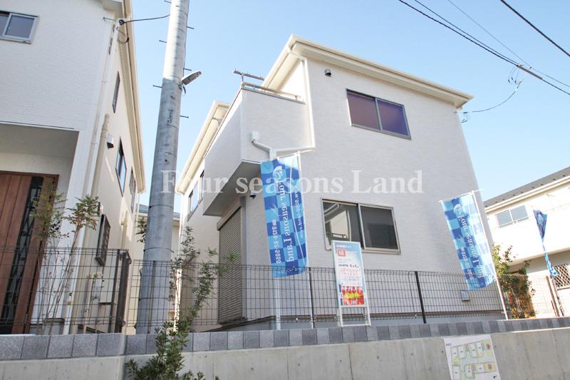 Local photos, including front road. Local (11 May 2013) Shooting Building 3