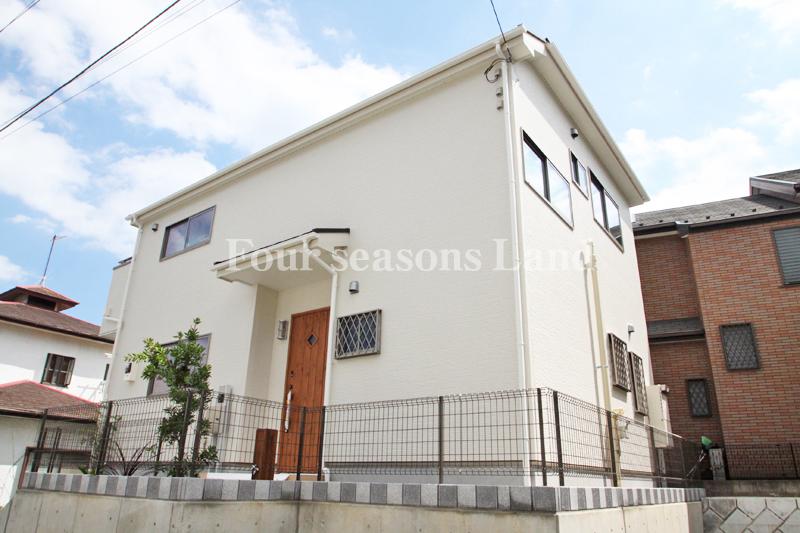 Local photos, including front road. Local (11 May 2013) Shooting 1 Building