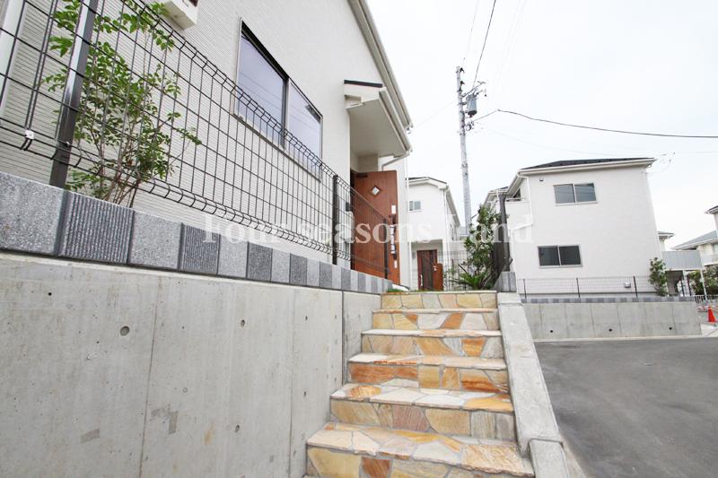 Local photos, including front road. Local (11 May 2013) Shooting 1 Building