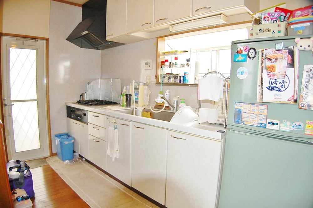 Kitchen. Local (10 May 2012) shooting