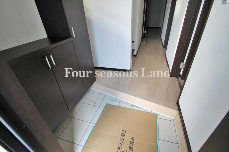 Entrance. Indoor (12 May 2013) Shooting