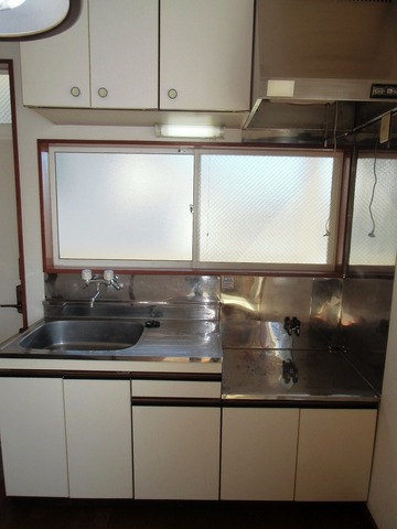 Kitchen. It is stove installation Allowed