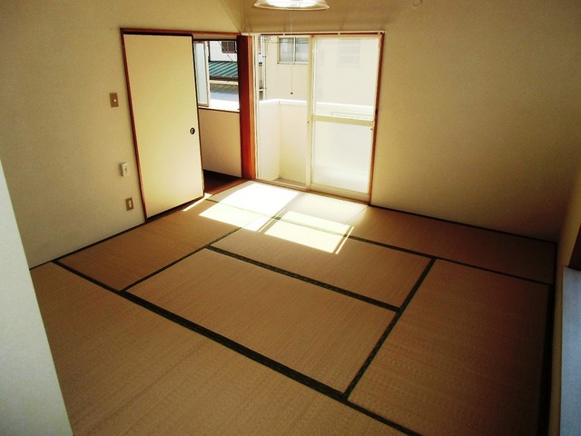 Other room space. The tatami of warmth