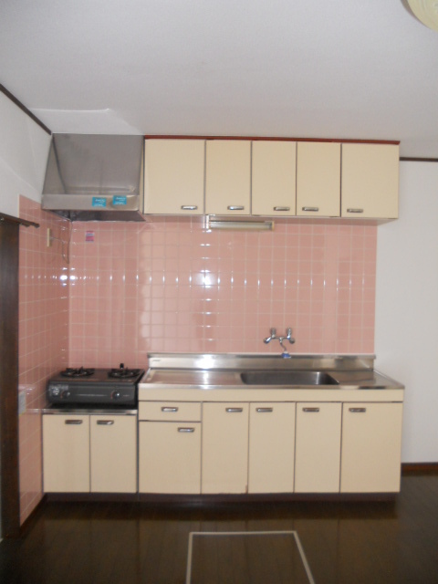 Kitchen. Popular Terrace House ・ A quiet residential area ・ Sunny
