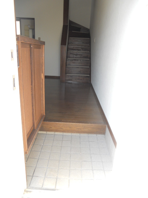 Entrance. Popular Terrace House ・ A quiet residential area ・ Sunny