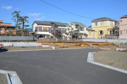 Local photos, including front road. August 2013 5 days shooting