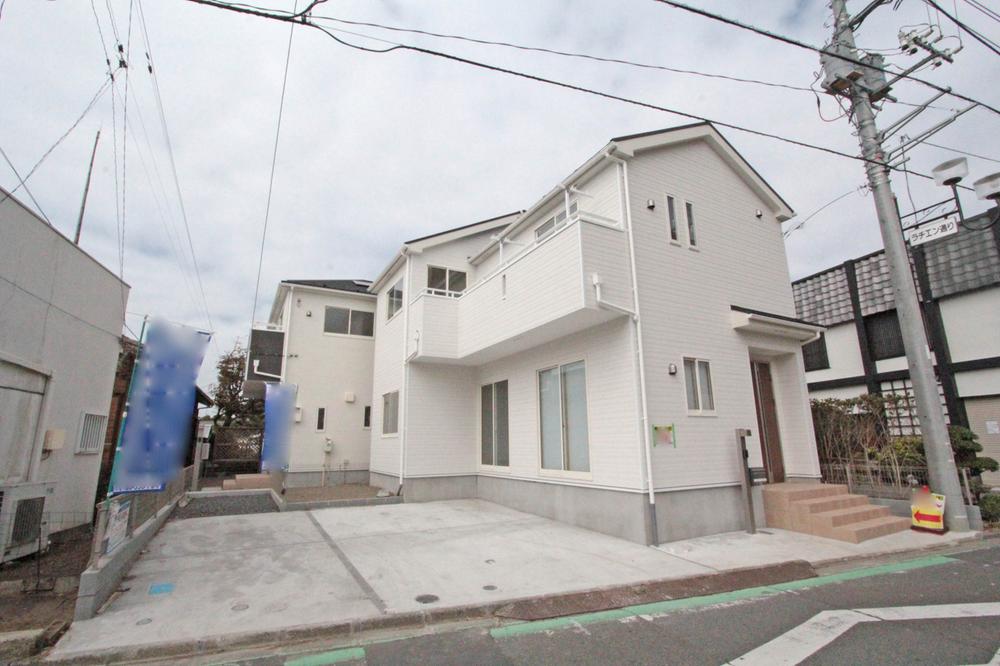 Local photos, including front road. Local (09 May 30, 2003) Shooting