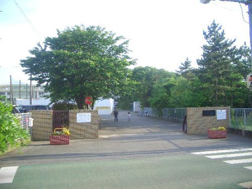 Primary school. Murota up to elementary school 282m
