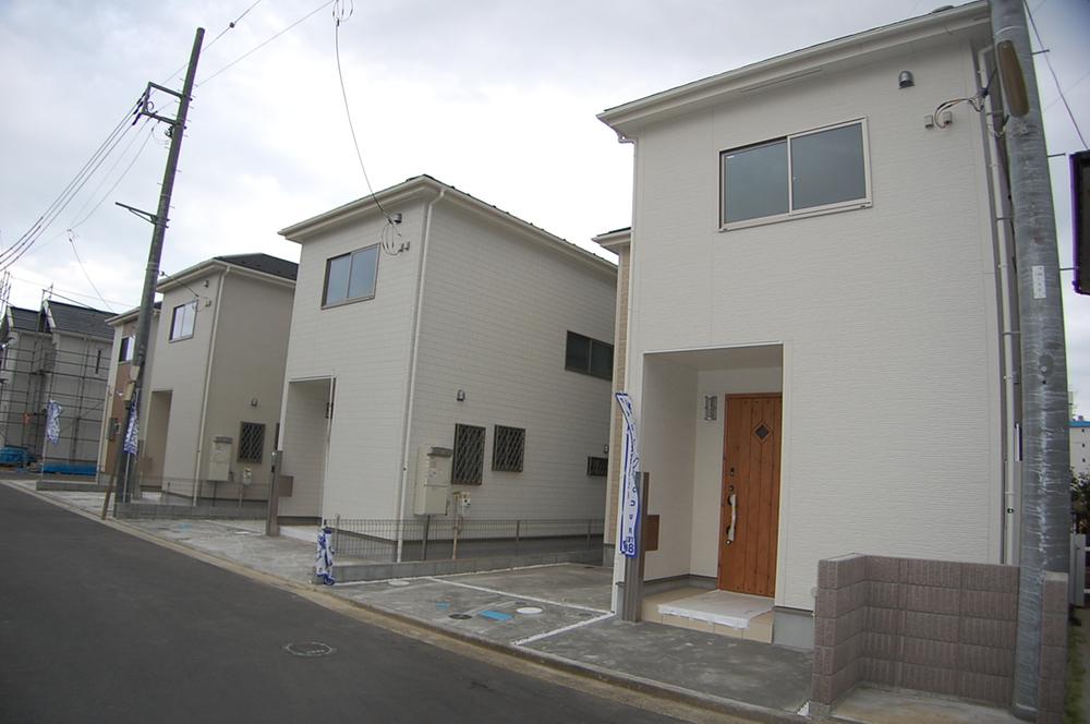 Local photos, including front road. Local (10 May 2013) Shooting