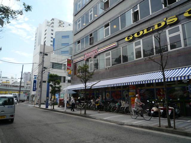 Streets around. Tsujido Station south exit ~ 1500m Tsujido Station south exit to the west entrance ・ Super Gold's Gym offers. Sweat close to the gym after work, Return home to shop in a supermarket. It is convenient