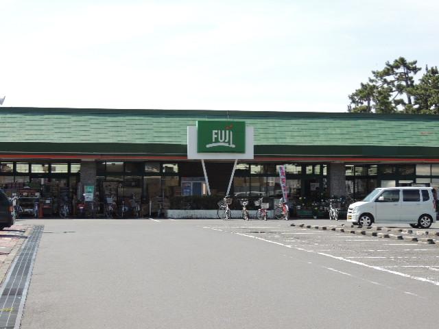 Supermarket. Fuji Tsurumine 847m to shop