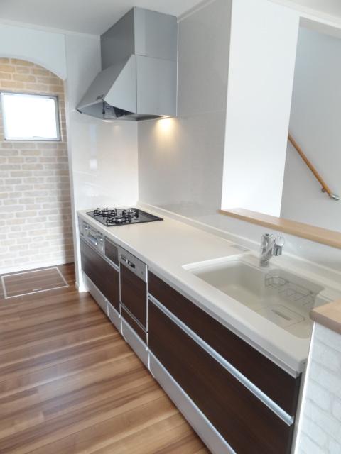 Kitchen. Indoor (12 May 2013) Shooting