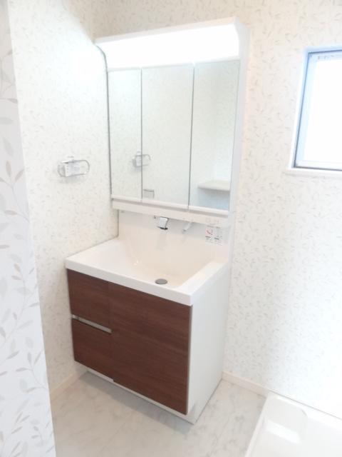 Wash basin, toilet. Indoor (12 May 2013) Shooting