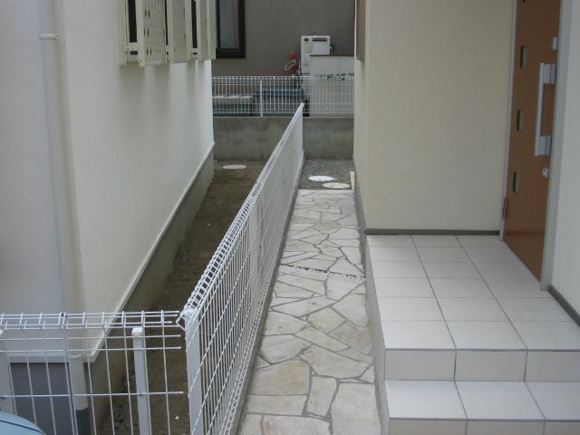 Entrance. Space is also back and forth to the garden can comfortably
