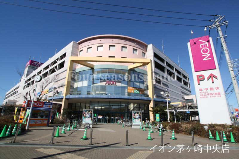 Shopping centre. Taka-Q 1678m until the ion Chigasakichuo shop