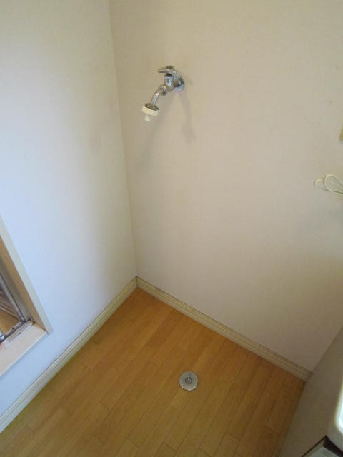 Washroom. Laundry Area