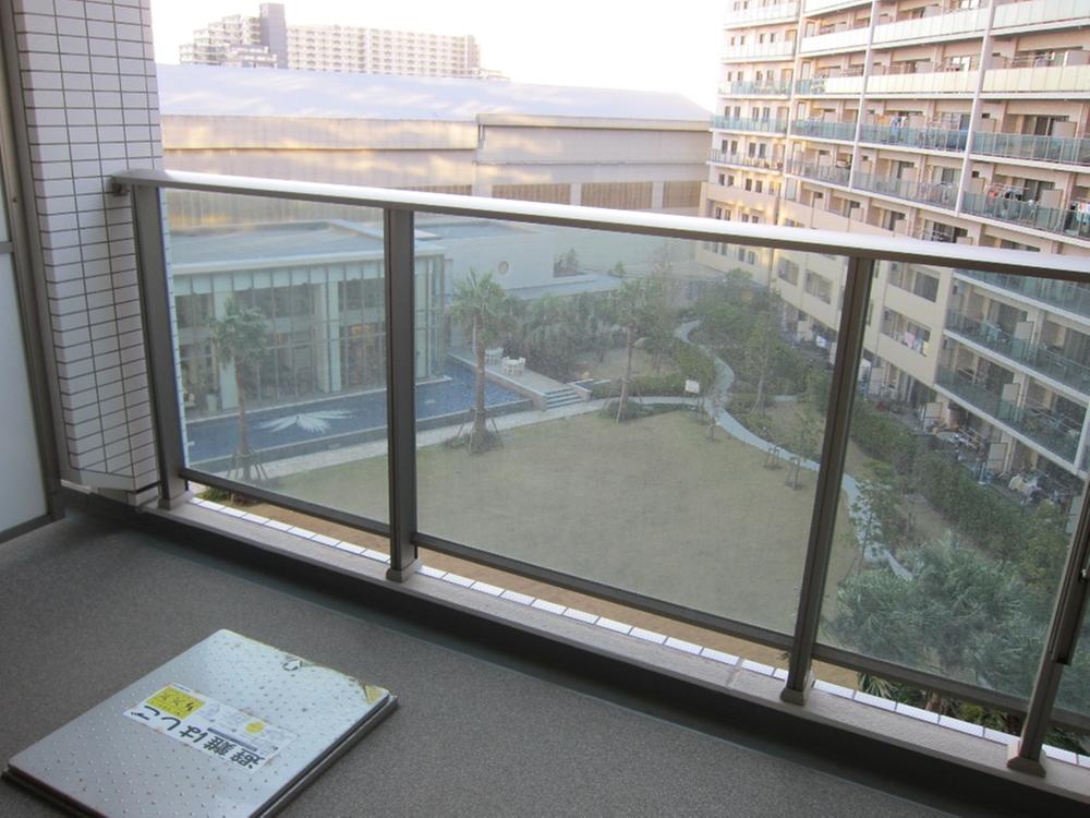 View photos from the dwelling unit. View from the site (November 2013) Shooting