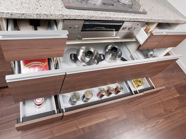 Kitchen.  [Slide storage] Such as large pots and plastic bottles of volume can also be comfortably accommodated, Convenient two-stage ・ A three-stage pull the slide housing has been adopted.