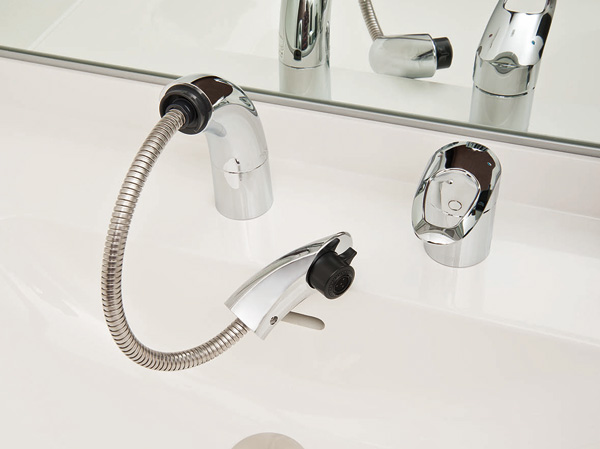 Bathing-wash room.  [Hand Shower Faucets] Withdraw the head portion, Useful, for example, shampoo and bowl of cleaning. Because of the faucet height is raised, Cleaning, such as vases is smooth.