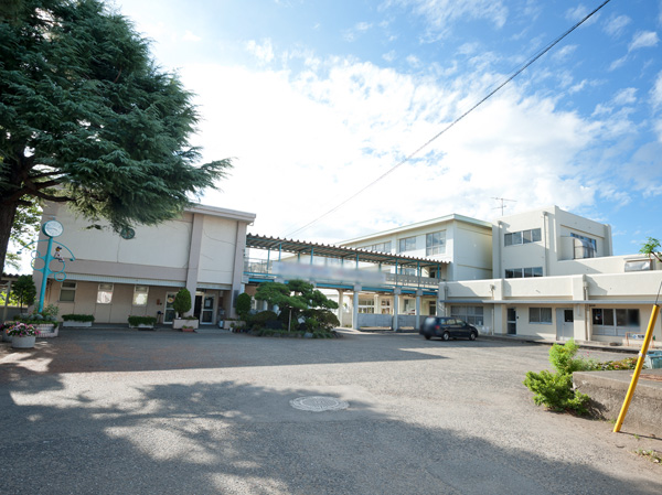 Surrounding environment. Municipal Chigasaki elementary school (a 5-minute walk / About 340m)