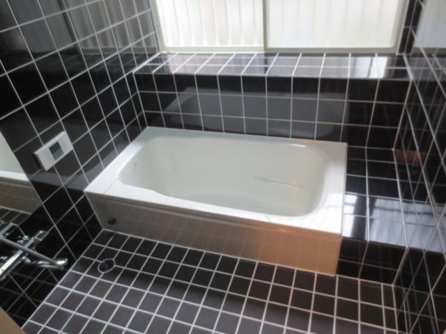 Bathroom. Local (11 May 2013) Shooting