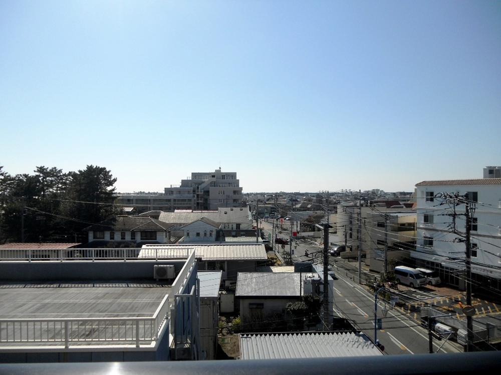 View photos from the dwelling unit. Balcony south side view (February 2013) Shooting