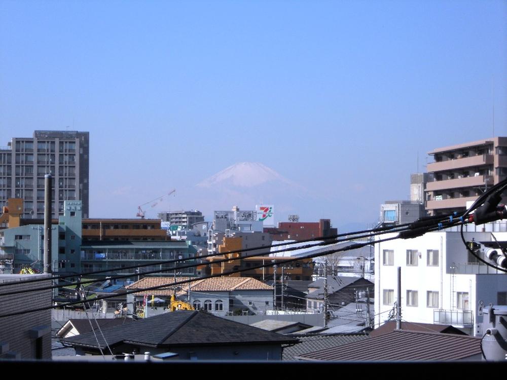 View photos from the dwelling unit. View from the west Western-style (February 2013) Shooting