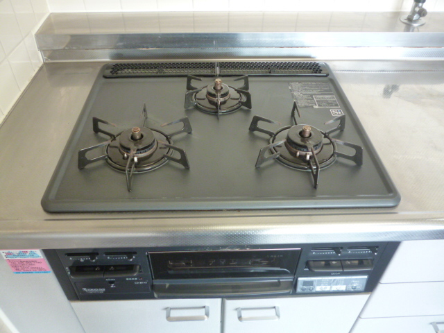 Kitchen. 3-neck gas stove