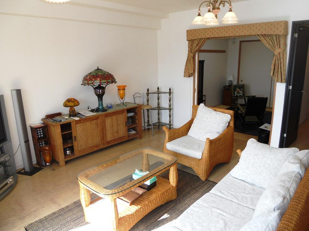 View photos from the dwelling unit. Living lining (February 2013) Shooting