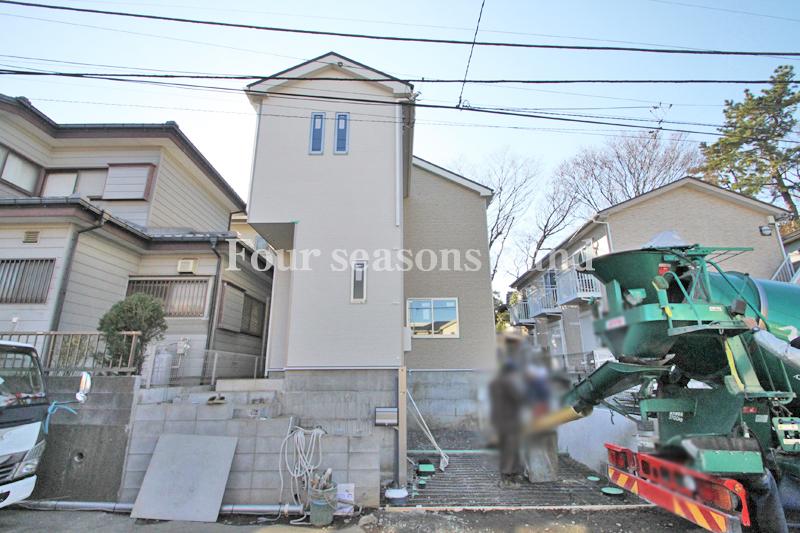 Local photos, including front road. Local (12 May 2013) Shooting