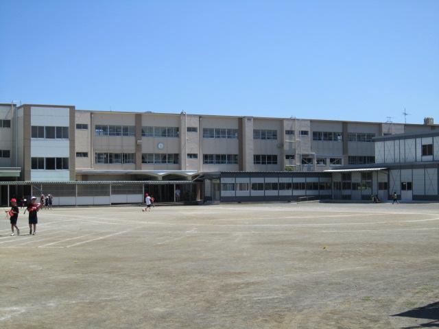 Primary school. Chigasaki City Yanagijima to elementary school 932m