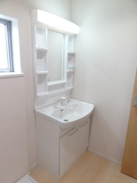 Wash basin, toilet. Indoor (11 May 2013) Shooting