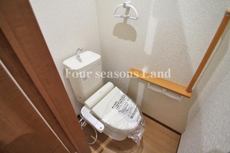 Toilet. Indoor (September 2013) Shooting