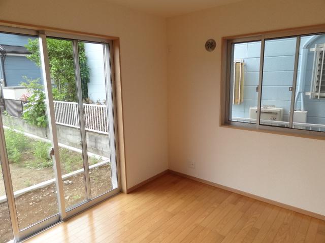 Non-living room. Indoor (07 May 2013) Shooting