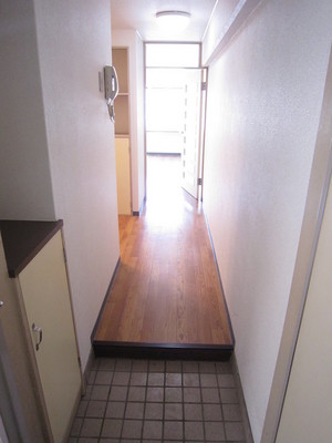 Entrance. Yes shoe box