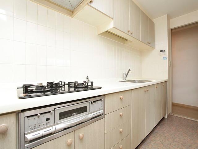 Kitchen. Stove is easy to use in a three-necked