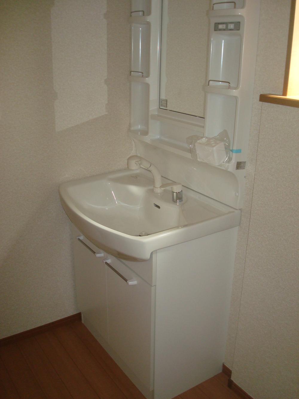Wash basin, toilet. Indoor 1.2 Building common (September 2013) Shooting