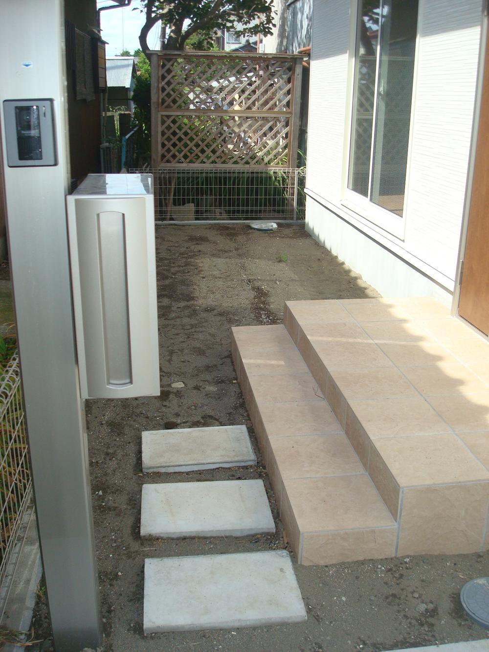 Local appearance photo. Local Building 2 entrance before (September 2013) Shooting