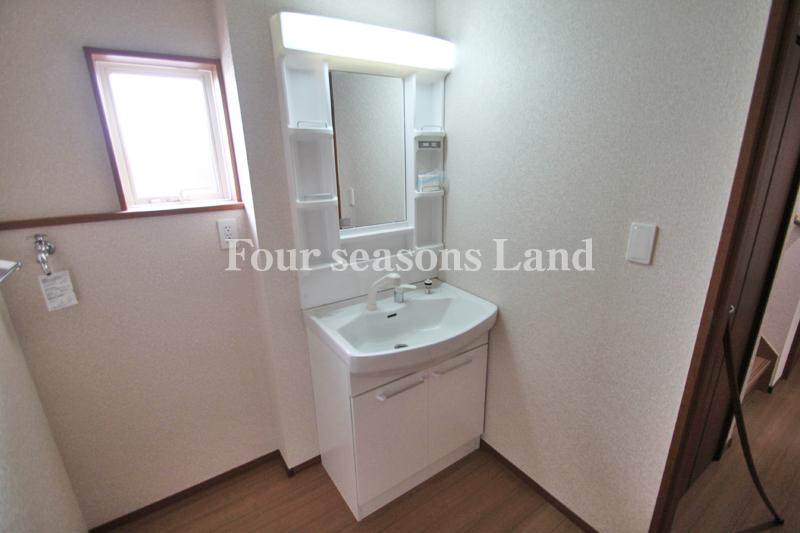 Wash basin, toilet. Indoor (September 2013) Shooting Building 3