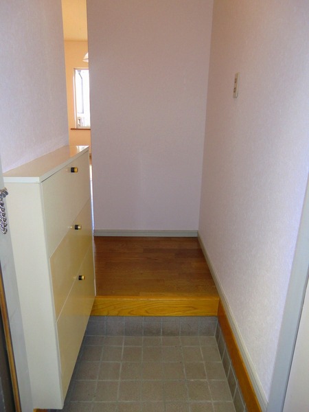 Entrance. Yes shoe box