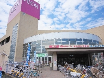 Shopping centre. 1800m until ion (shopping center)